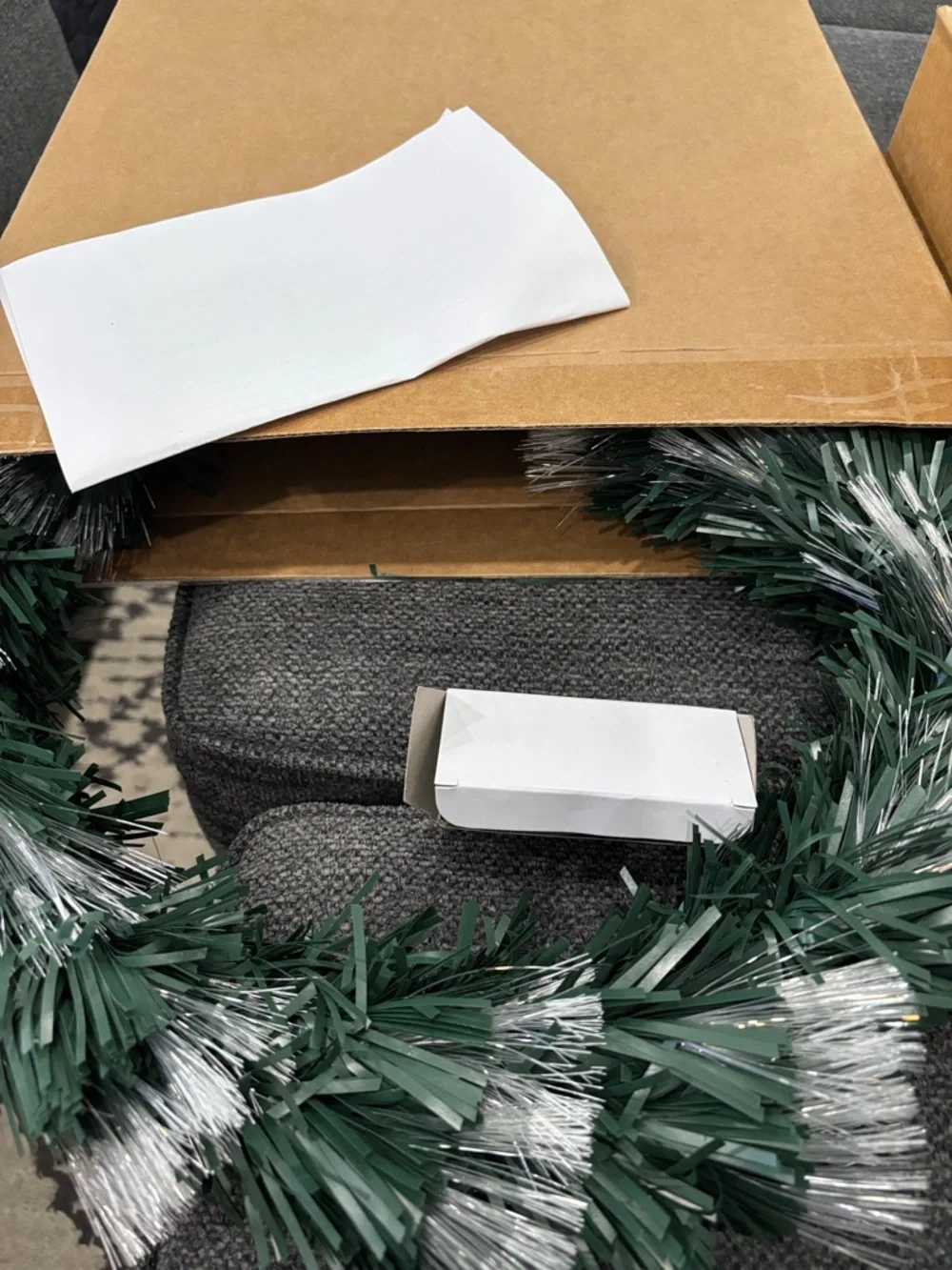 TREEDANART 24 Inch Pre-Lit Wreath